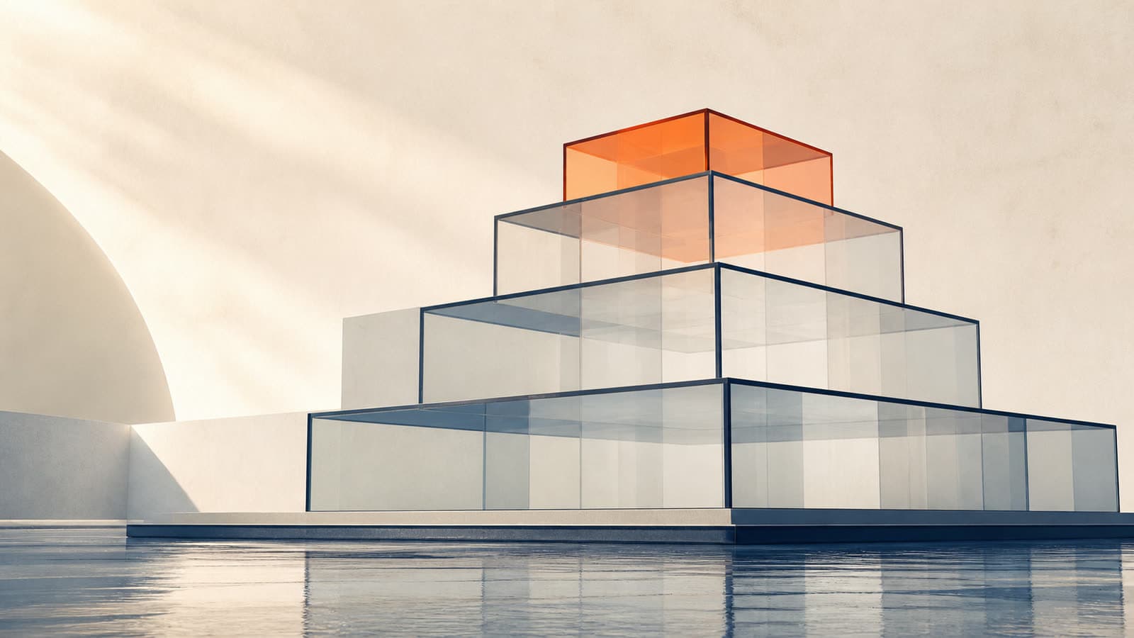 Pyramide de quatre niveaux de verre translucide, le niveau sommital en terracotta : représentation des quatre niveaux de risque définis par l'AI Act.